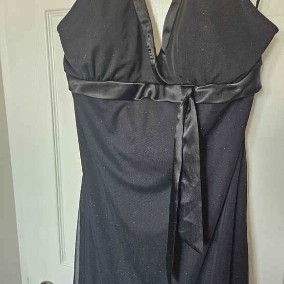 Black sparkle halter dress - Picture 2 of 11